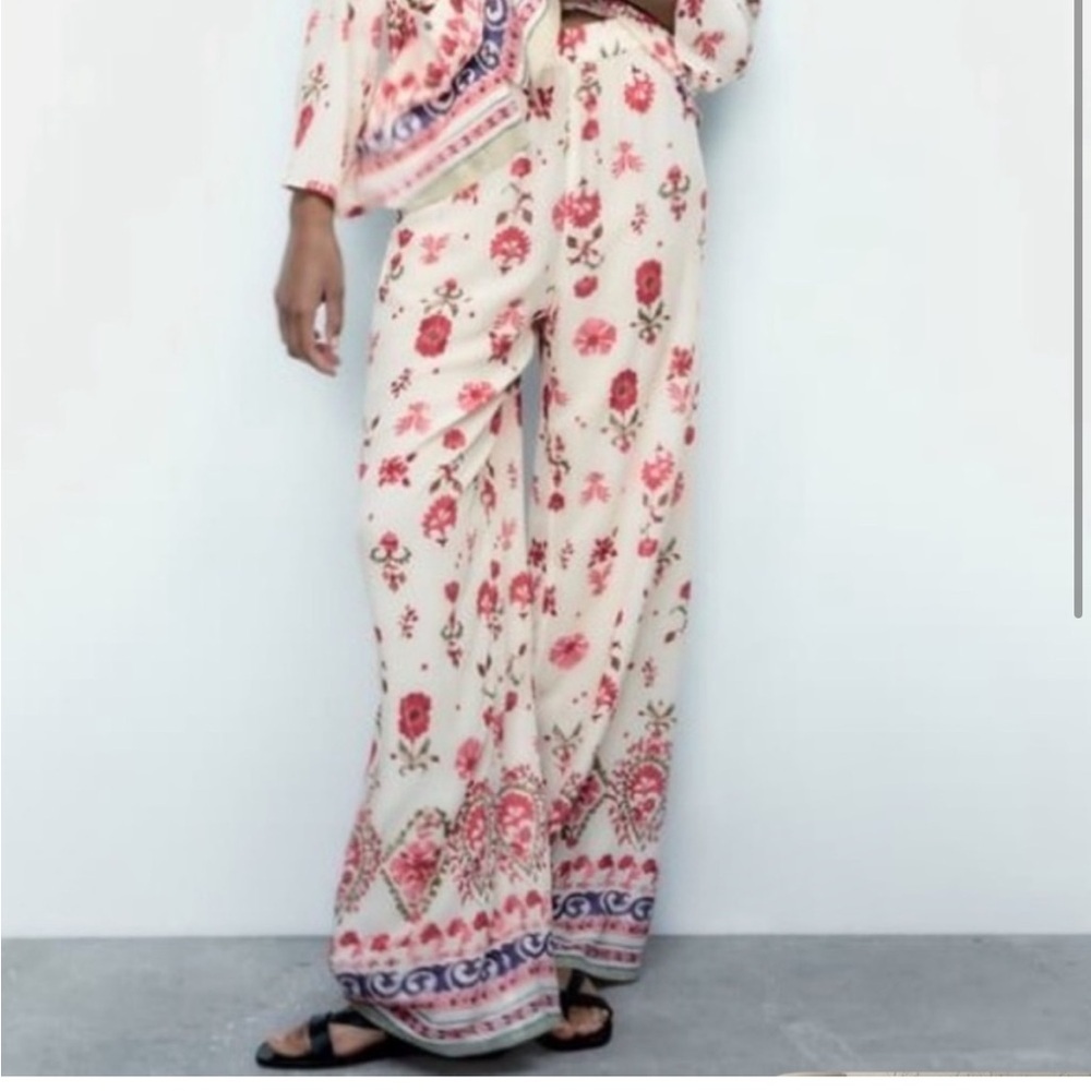 NWT Zara  Women’s Printed Floral 100% Viscose Pants Size Medium